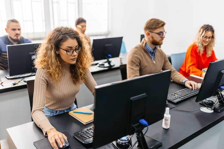 students in full computer class