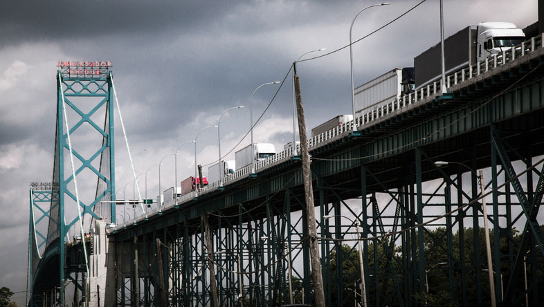 ambassador bridge between michigan and canada