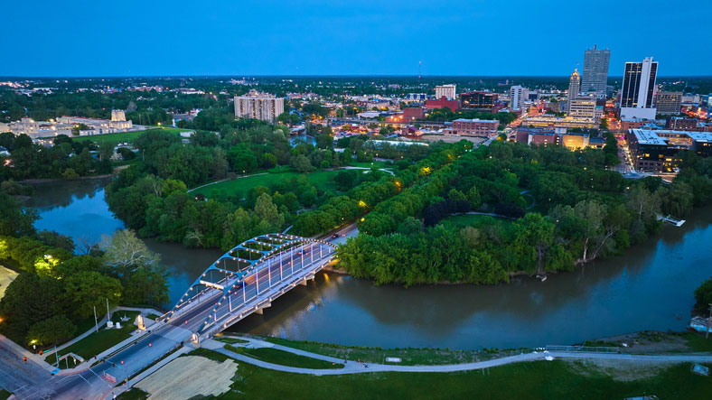 fort wayne, indiana at night