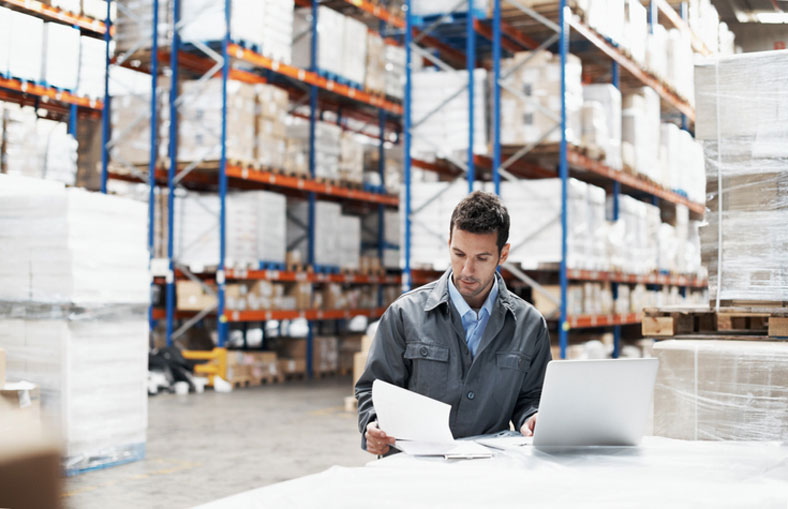 using logistics software in the warehouse